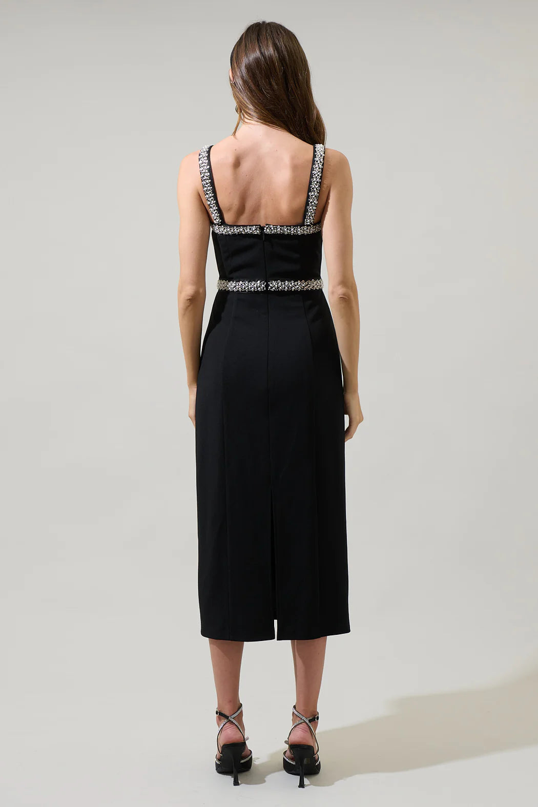 Vestido midi con abertura y diamantes