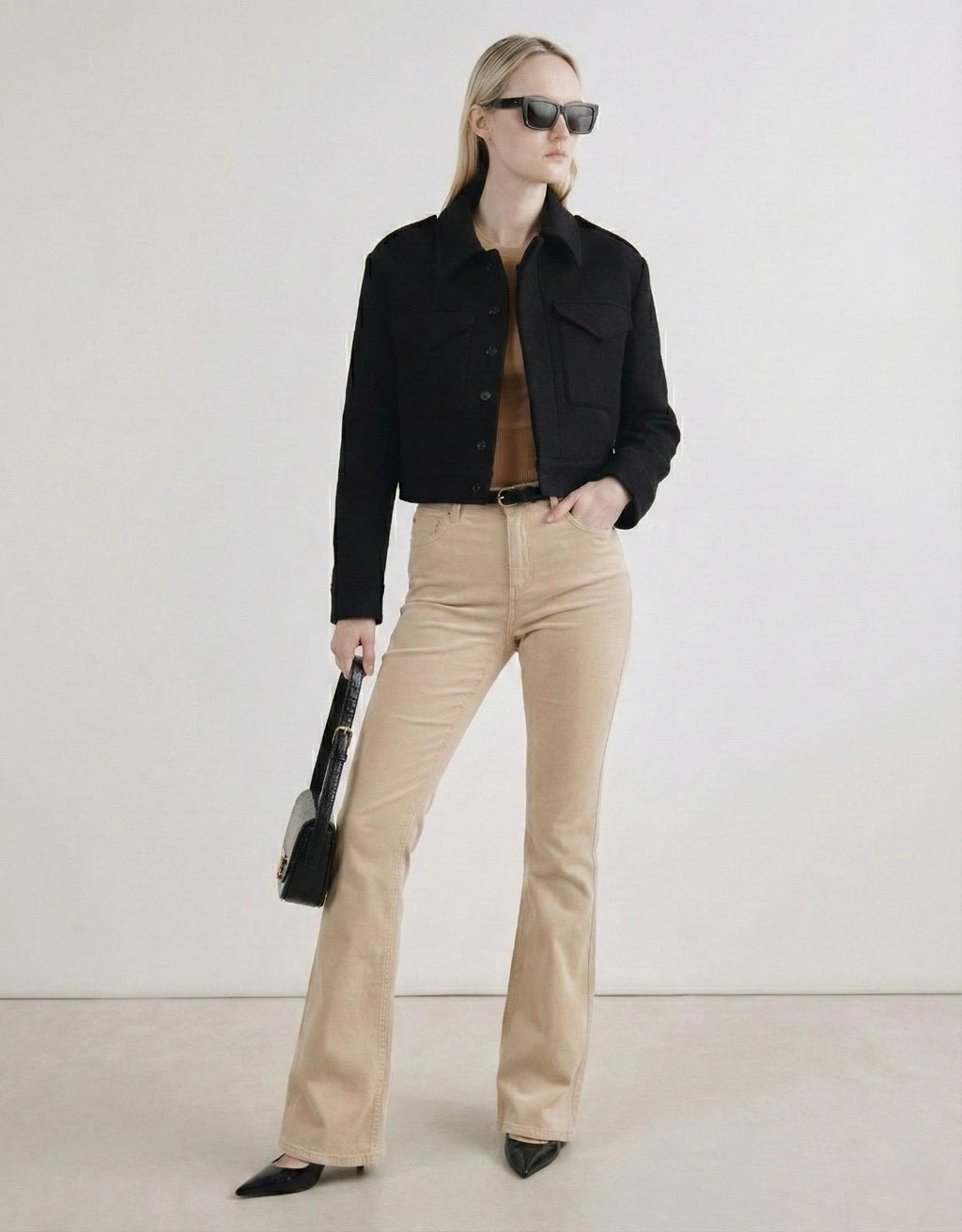 JEAN PANTALÓN CORTE CAMPANA BEIGE